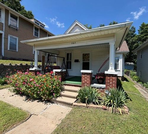 703 Mcdonald St, Saint Joseph, MO, 64505-2050 | Card Image