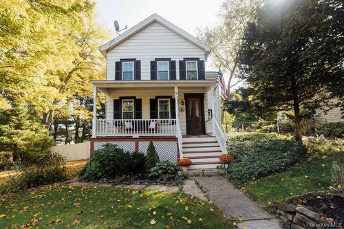 32 Chatham St, Kinderhook, NY, 12106-2204 | Card Image