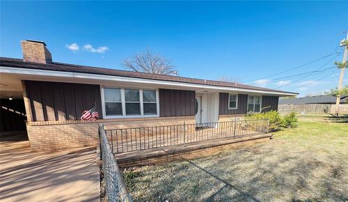 201 Iowa Ave, Sayre, OK, 73662-1113 | Card Image
