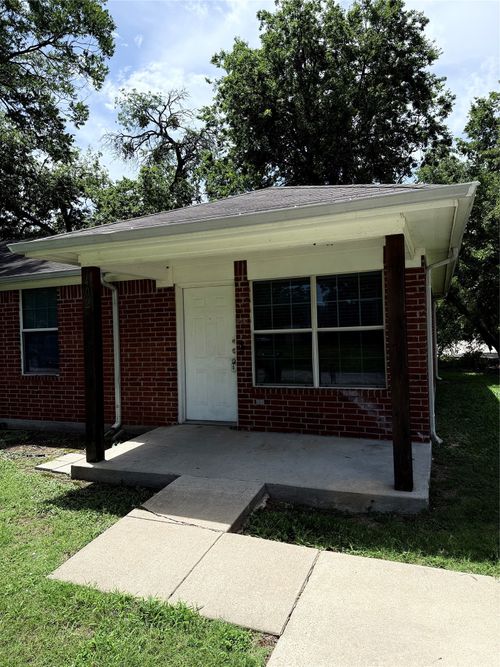 402-400 Blackwood St, Gainesville, TX, 76240-3942 | Card Image