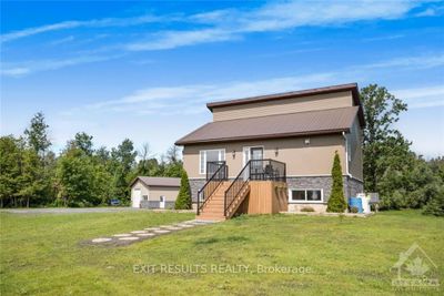 15025 Finch Obnabruck Boundary Rd, House other with 2 bedrooms, 2 bathrooms and 10 parking in Finch ON | Image 3