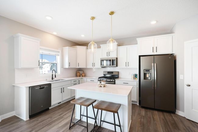 Black stainless & quartz kitchen | Image 15