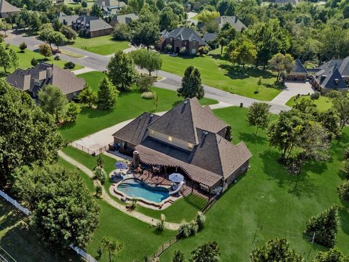 1701 Manchester Ave, Edmond, OK, 73034-2905 | Card Image