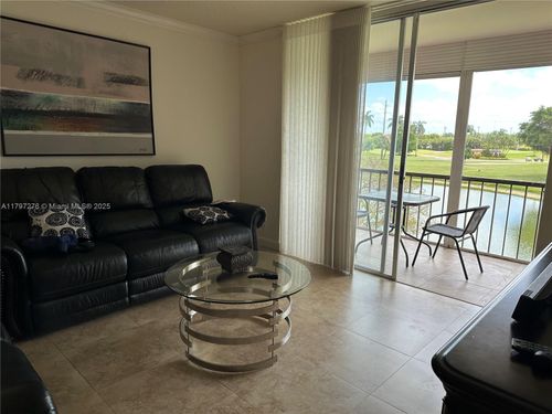 apt-303-9320 Hollybrook Lake Dr, Pembroke Pines, FL, 33025-6200 | Card Image