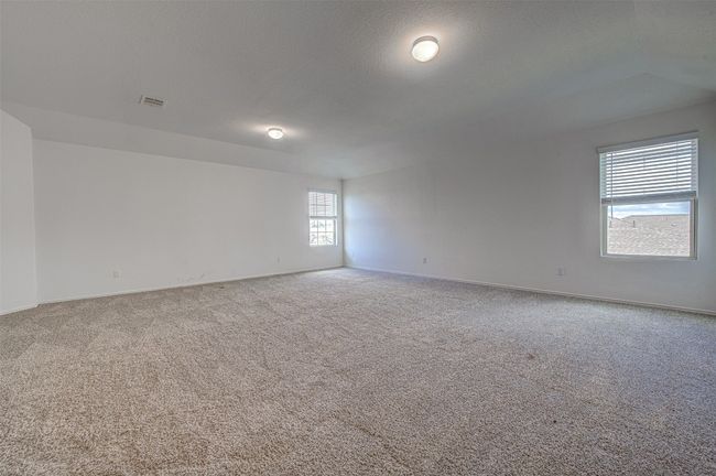 Carpeted empty room featuring baseboards | Image 18