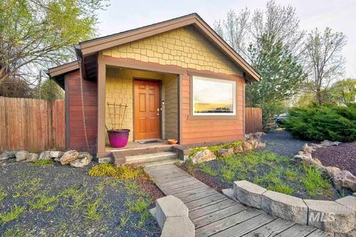 1112 N Whitewater Park Blvd, Boise, ID, 83703-5811 | Card Image