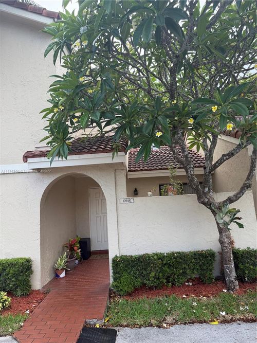 17048 Nw 66th Ct, Hialeah, FL, 33015-4640 | Card Image