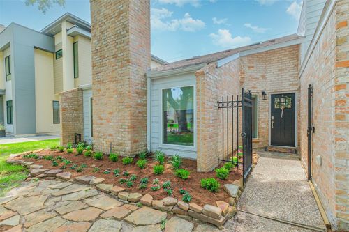 13919 Swiss Hill Dr, Houston, TX, 77077-1121 | Card Image