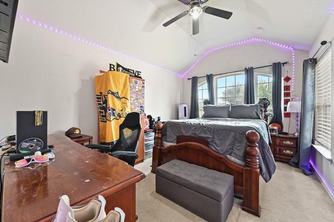 Another ideal private space! Look at those high ceilings | Image 16