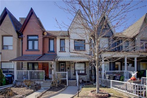 82 Uxbridge Ave, Toronto, ON, M6N2Y2 | Card Image