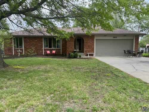 3808 Sw Canterbury Town Rd, Topeka, KS, 66610-1437 | Card Image