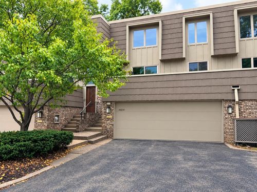 10251 Berkshire Rd, Bloomington, MN, 55437-2264 | Card Image