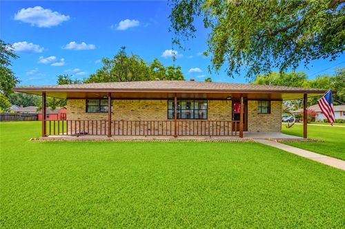 4704 1st St, Bacliff, TX, 77518-1440 | Card Image