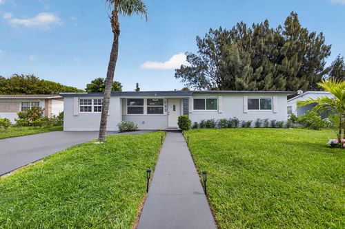 140 W 31st Ct, Riviera Beach, FL, 33404-3751 | Card Image