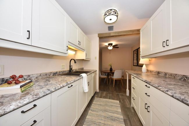 234 - 425 W Willow Court, Condo with 2 bedrooms, 2 bathrooms and null parking in FOX POINT WI | Image 11