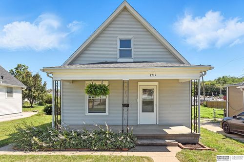 1711 Madison St, Omaha, NE, 68107-4367 | Card Image
