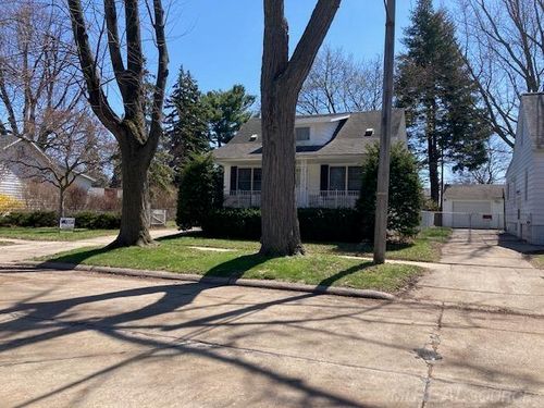 8442 Central, Center Line, MI, 48015-1576 | Card Image