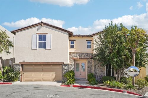 5692 Como, Woodland Hills, CA, 91367 | Card Image