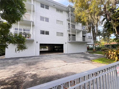 apt-203-12290 Ne 11th Ct, North Miami, FL, 33161-5802 | Card Image