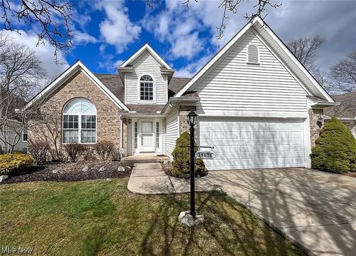 18676 N Winding Oak Drive, Middleburg Heights, OH, 44130 | Card Image