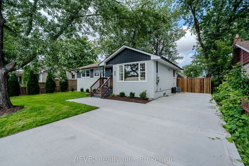 35 Burness Dr, Saint Catharines, ON, L2P1J4 | Card Image