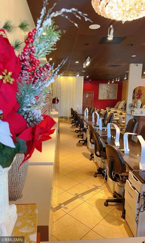 1049 Helmo Ave N, Oakdale, MN, 55128-6032 | Card Image