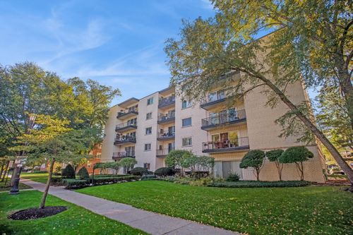 2a-820 Oakton St, Evanston, IL, 60202-2840 | Card Image