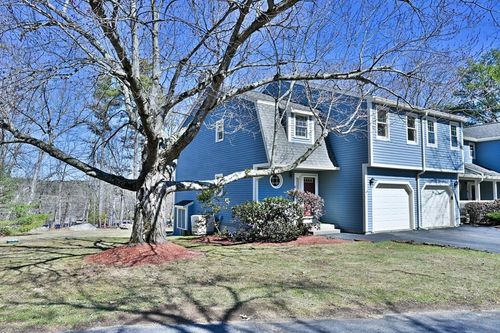 8-8 Village Grn, Sturbridge, MA, 01566-1000 | Card Image