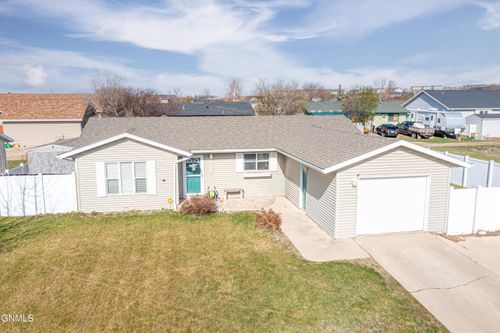 2009 19th Avenue W, Williston, ND, 58801 | Card Image