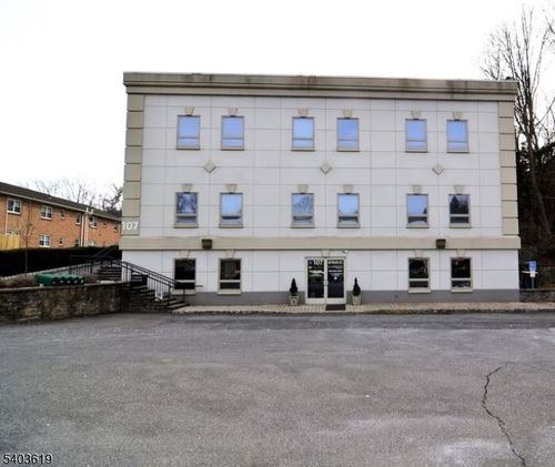 107 W Main St, Clinton, NJ, 08809-1286 | Card Image