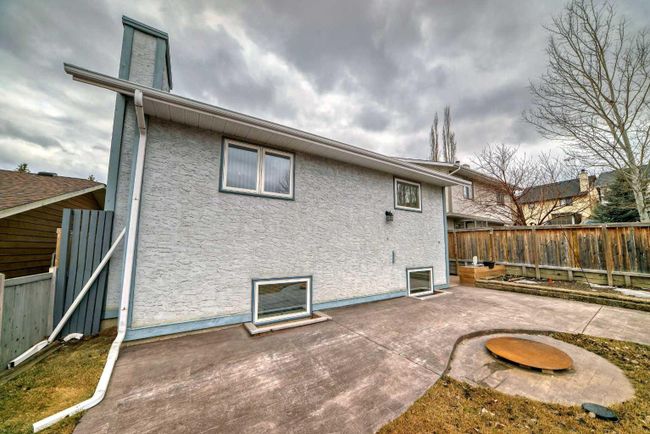 23 Sanderling Rise Nw, Home with 4 bedrooms, 3 bathrooms and 5 parking in Calgary AB | Image 30