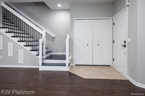 3835 Cherry Creek Ln, Sterling Heights, MI, 48314-1035 | Card Image