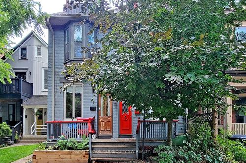 11 Olive Ave, Toronto, ON, M6G1T7 | Card Image