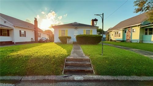 3305 3rd Ave, Vienna, WV, 26105-1613 | Card Image