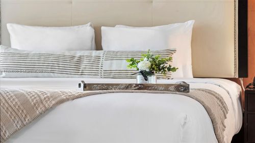 327-1437 Collins Ave, Miami Beach, FL, 33139-4103 | Card Image