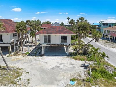 101 Washington Avenue, Home with 5 bedrooms, 3 bathrooms and null parking in Fort Myers Beach FL | Image 2