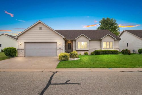 47-52 Penbrook Circle, APPLETON, WI, 54911 | Card Image