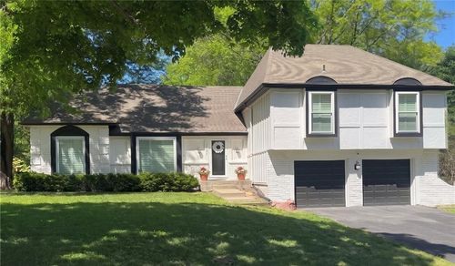 2102 W 120th St, Leawood, KS, 66209-1112 | Card Image