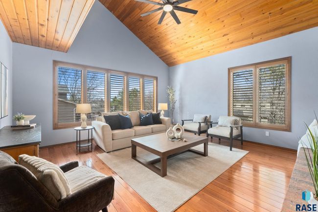 504 E Plum Creek Rd, House other with 4 bedrooms, 5 bathrooms and null parking in Sioux Falls SD | Image 4