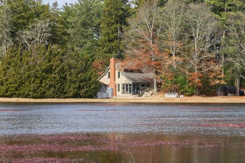 28 Wareham St, Carver, MA, 02330-1711 | Card Image