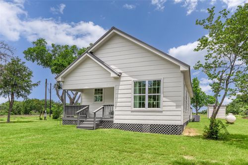 6758 Colvin Rd, Burton, TX, 77835-2304 | Card Image