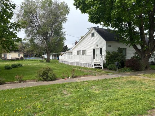 2912 N 1st St, LaGrande, OR, 97850 | Card Image