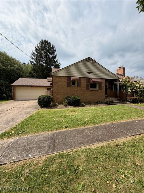 32 Orchard Dr, Poland, OH, 44514-1749 | Card Image