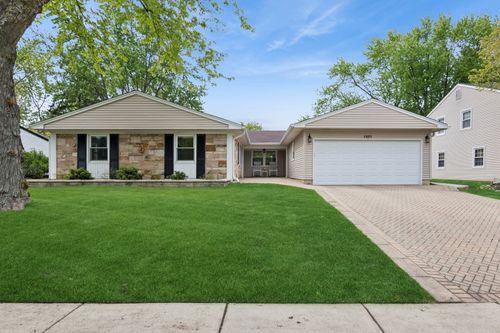 1801 Cambourne Ln, Schaumburg, IL, 60194-3922 | Card Image