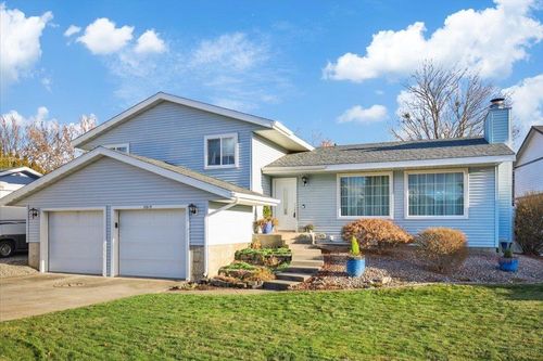 2015 S Early Dawn Dr, Spokane Valley, WA, 99037-9476 | Card Image