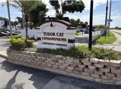 c103-9209 Tudor Dr, TAMPA, FL, 33615-3776 | Card Image