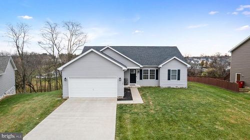 13 Peking Ln, MARTINSBURG, WV, 25403-1811 | Card Image