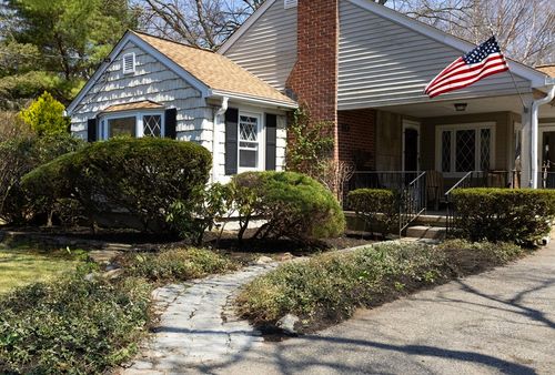 10 Winthrop St, Medway, MA, 02053-2119 | Card Image