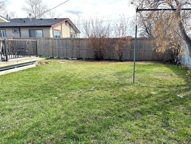 8019 20 A Street Se, Home with 3 bedrooms, 1 bathrooms and 2 parking in Calgary AB | Image 19
