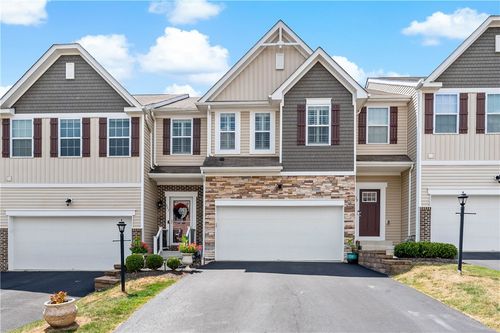 627 Freedom Dr, Carnegie, PA, 15106-5505 | Card Image